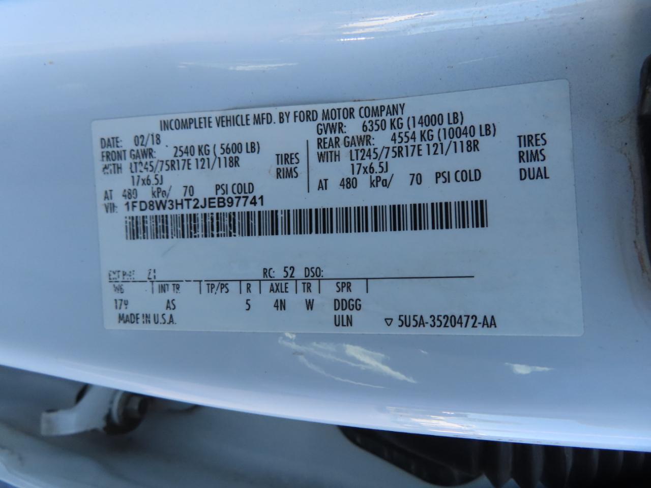 Ford Super Duty F-350 DRW XL 4WD Crew Cab 179" WB 60" CA 2018