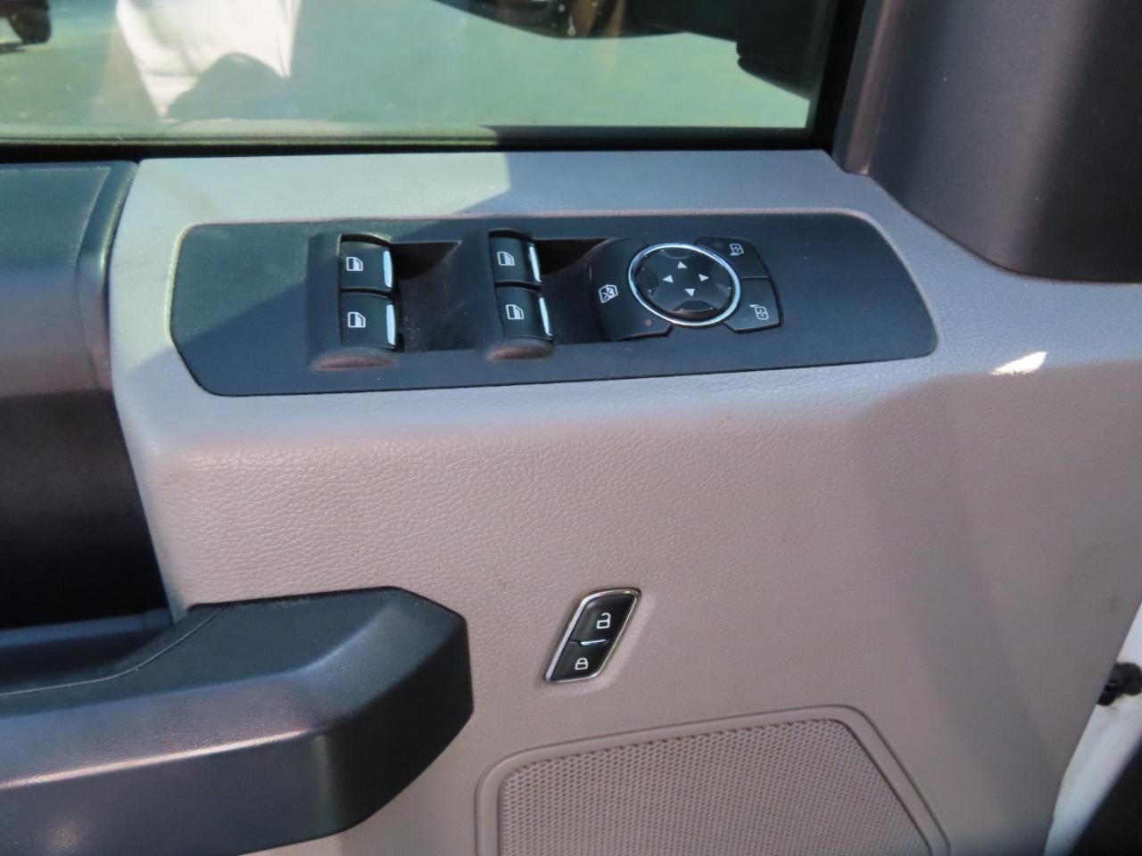 Ford Super Duty F-350 DRW XL 4WD Crew Cab 179" WB 60" CA 2018