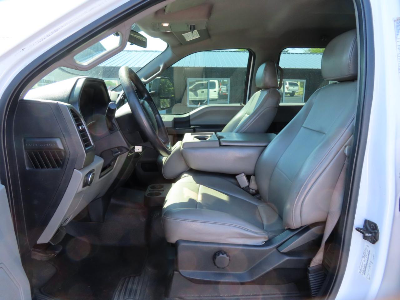 Ford Super Duty F-350 DRW XL 4WD Crew Cab 179" WB 60" CA 2018