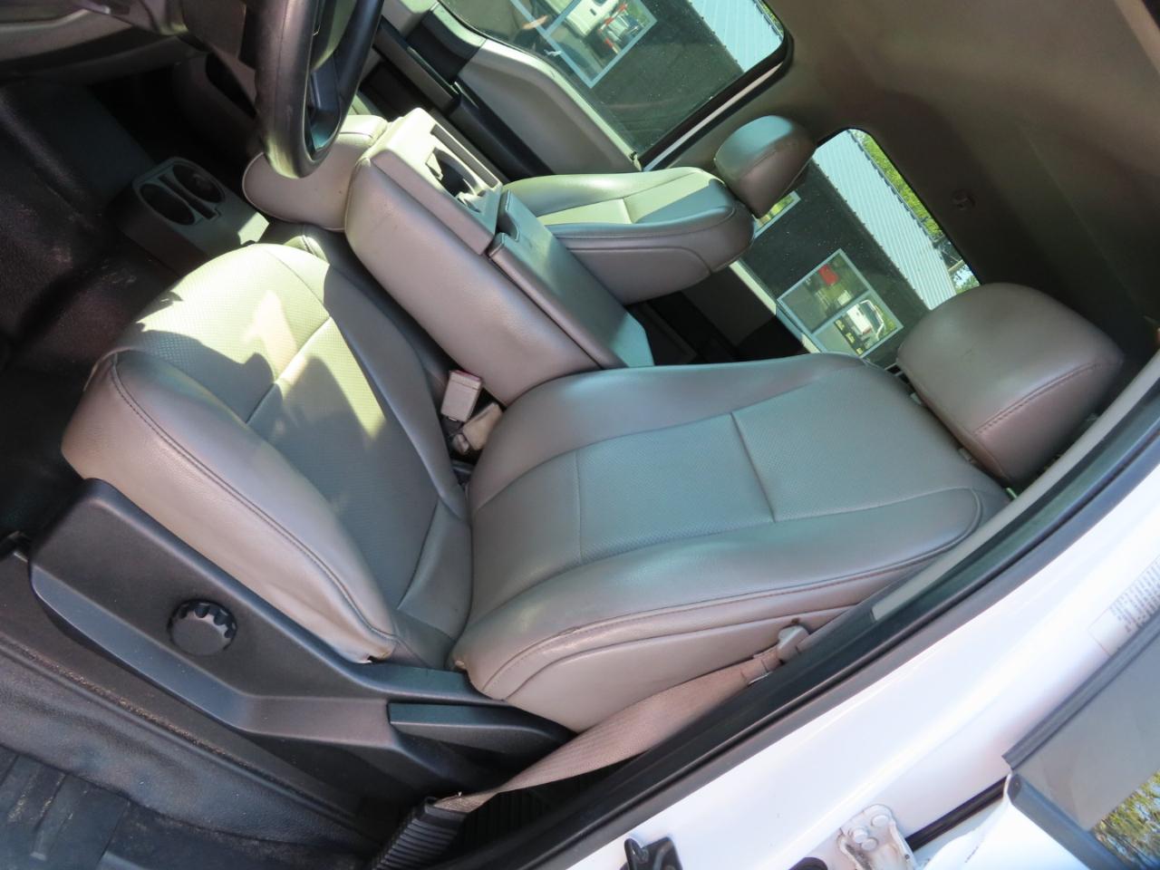 Ford Super Duty F-350 DRW XL 4WD Crew Cab 179" WB 60" CA 2018