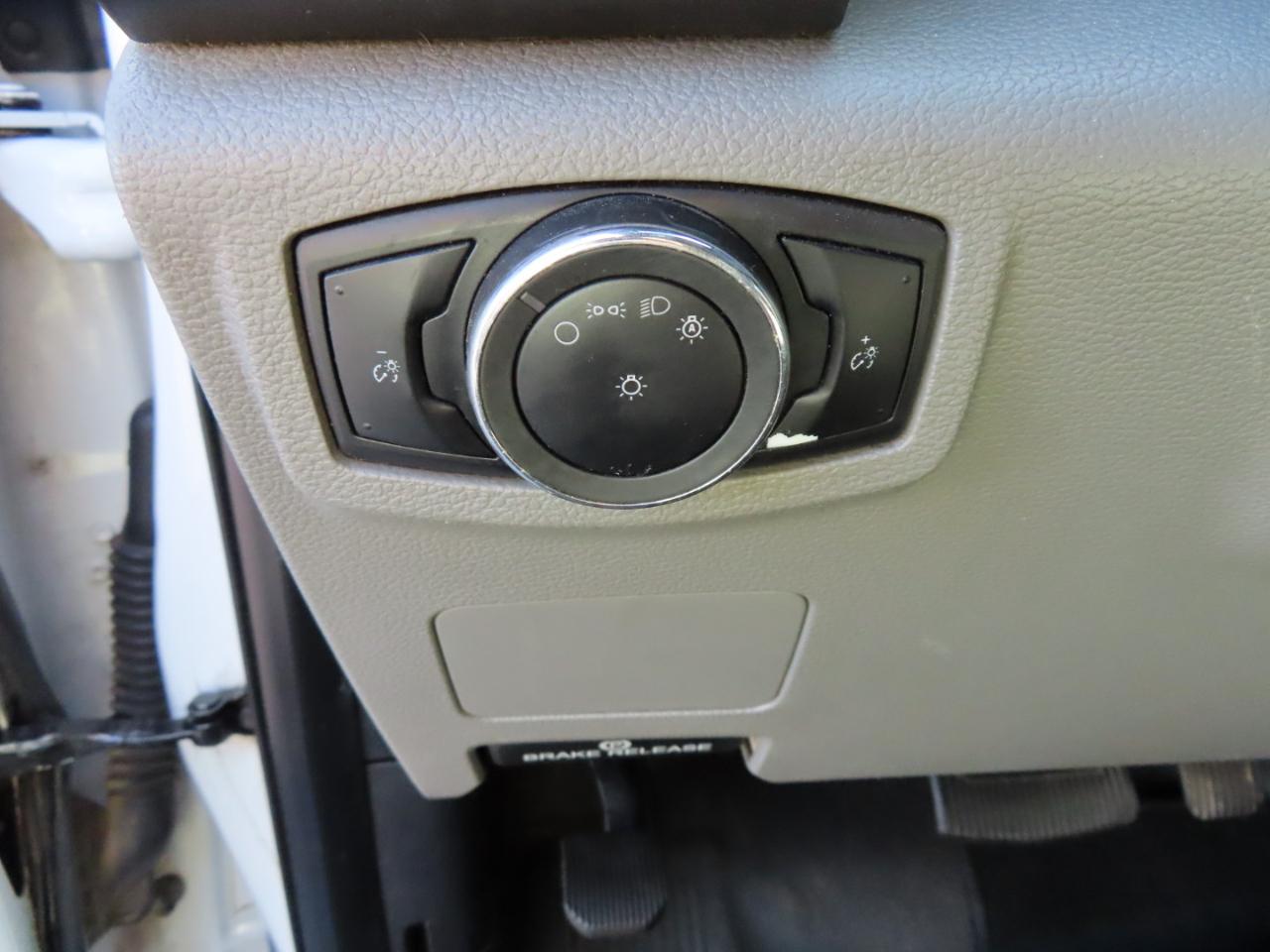 Ford Super Duty F-350 DRW XL 4WD Crew Cab 179" WB 60" CA 2018
