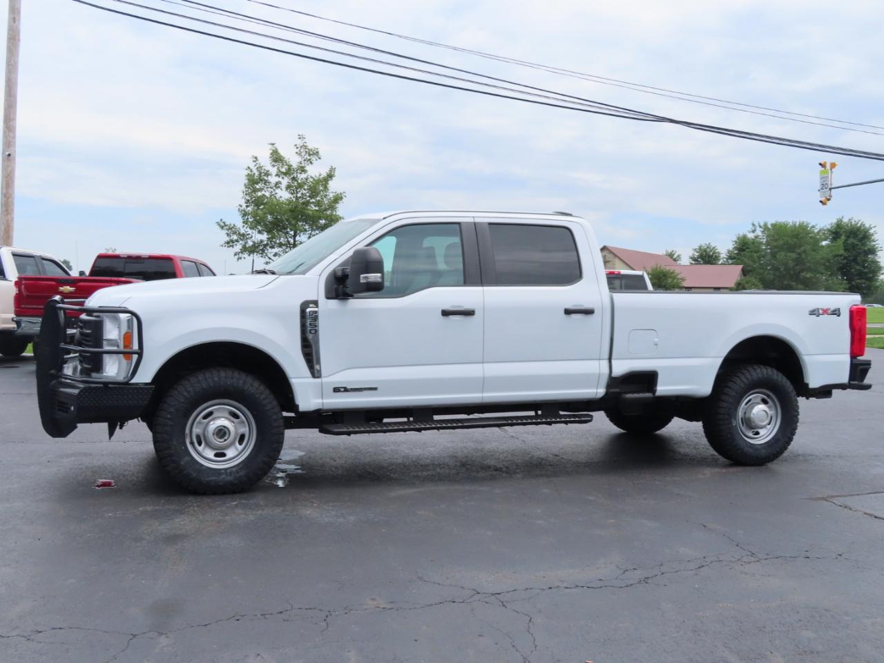 Ford Super Duty F-350 SRW XL 4WD Crew Cab 8' Box 2024