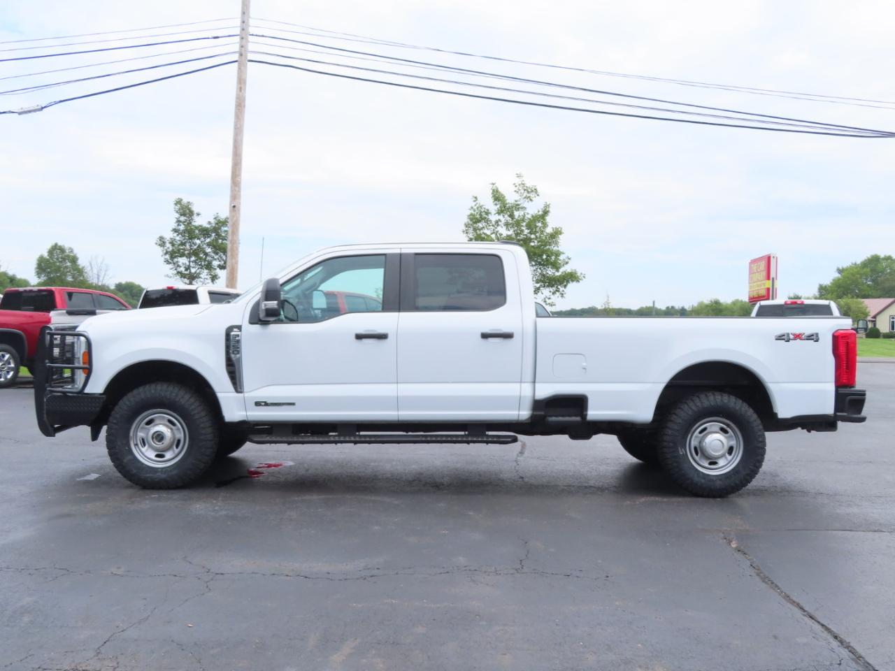 Ford Super Duty F-350 SRW XL 4WD Crew Cab 8' Box 2024