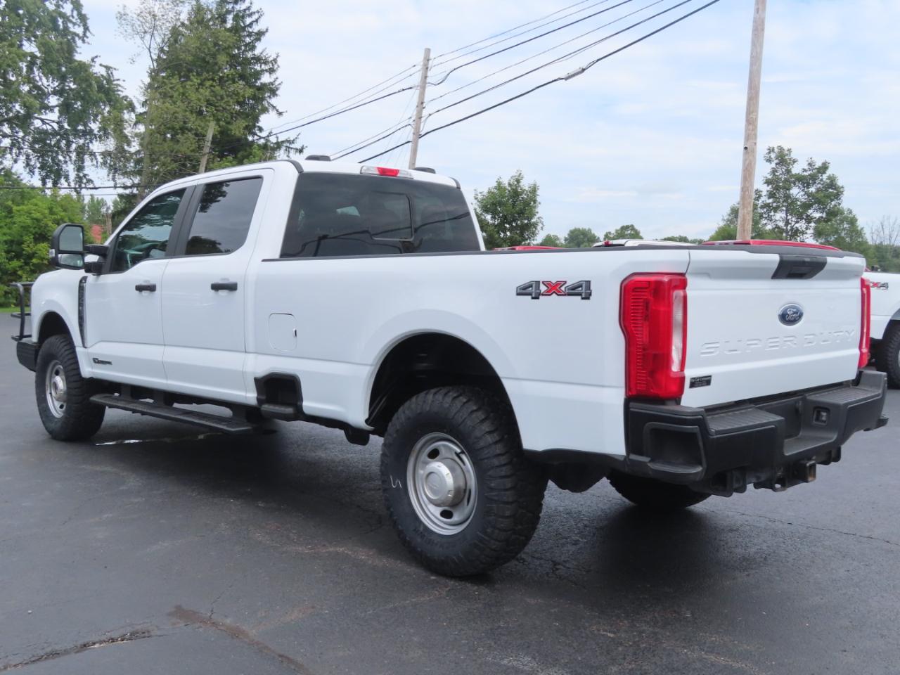Ford Super Duty F-350 SRW XL 4WD Crew Cab 8' Box 2024