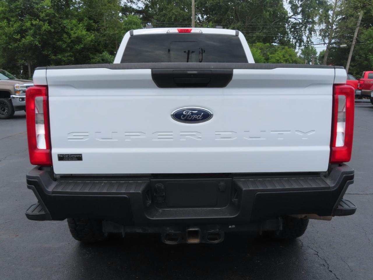 Ford Super Duty F-350 SRW XL 4WD Crew Cab 8' Box 2024