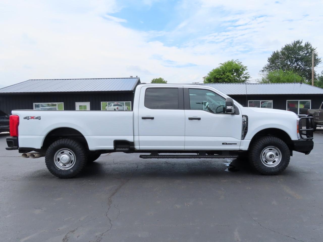 Ford Super Duty F-350 SRW XL 4WD Crew Cab 8' Box 2024