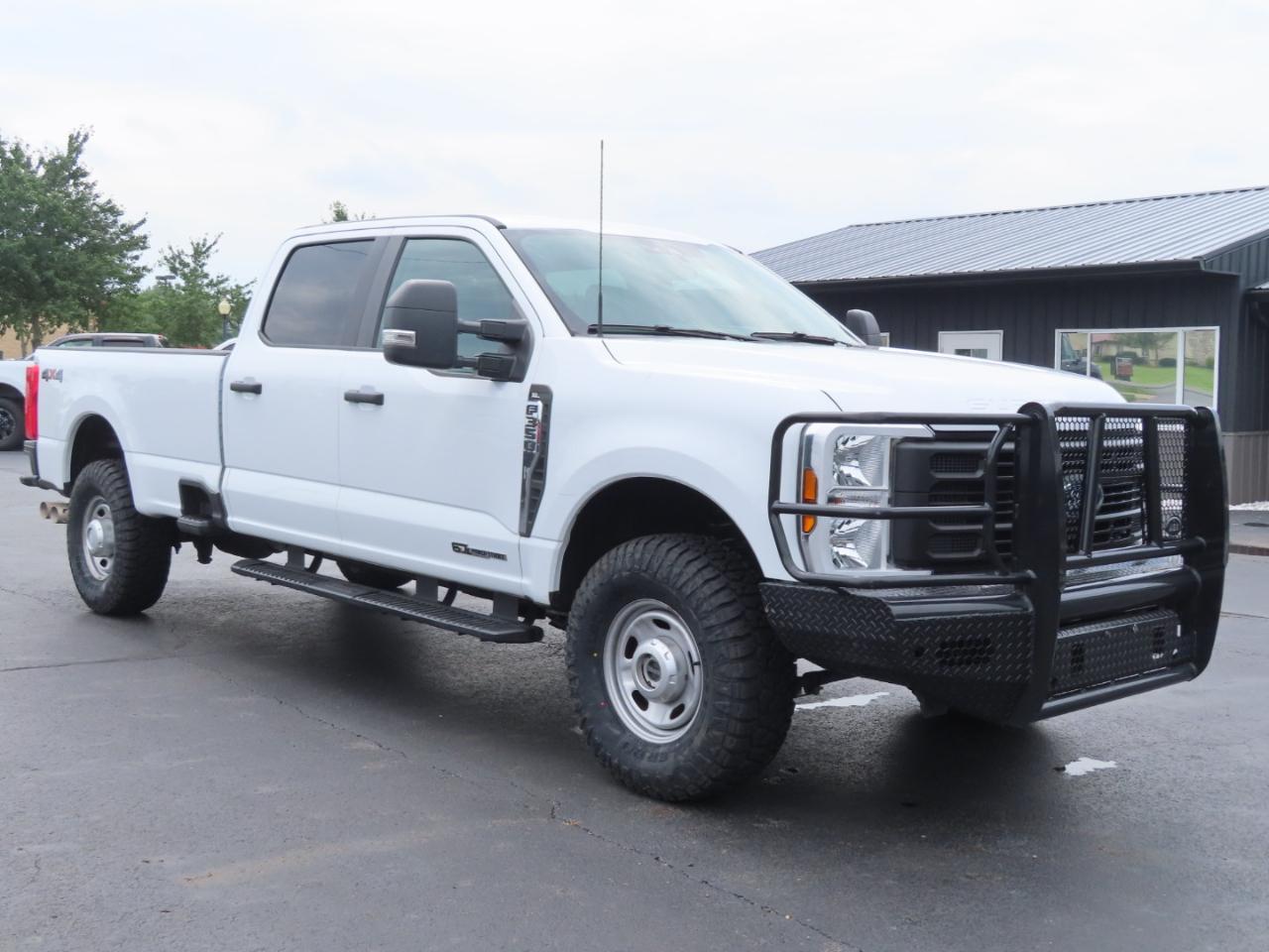 Ford Super Duty F-350 SRW XL 4WD Crew Cab 8' Box 2024