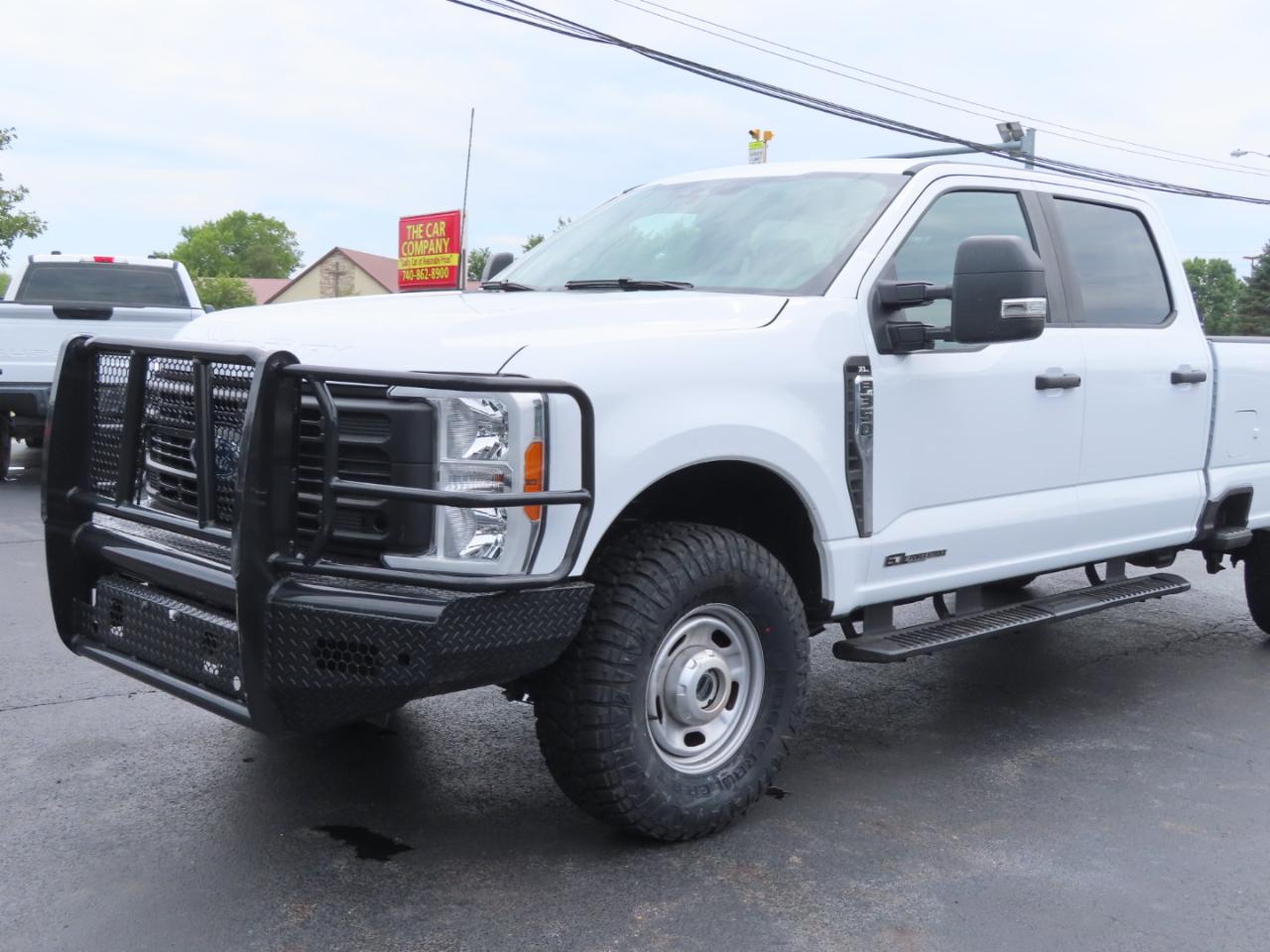 Ford Super Duty F-350 SRW XL 4WD Crew Cab 8' Box 2024