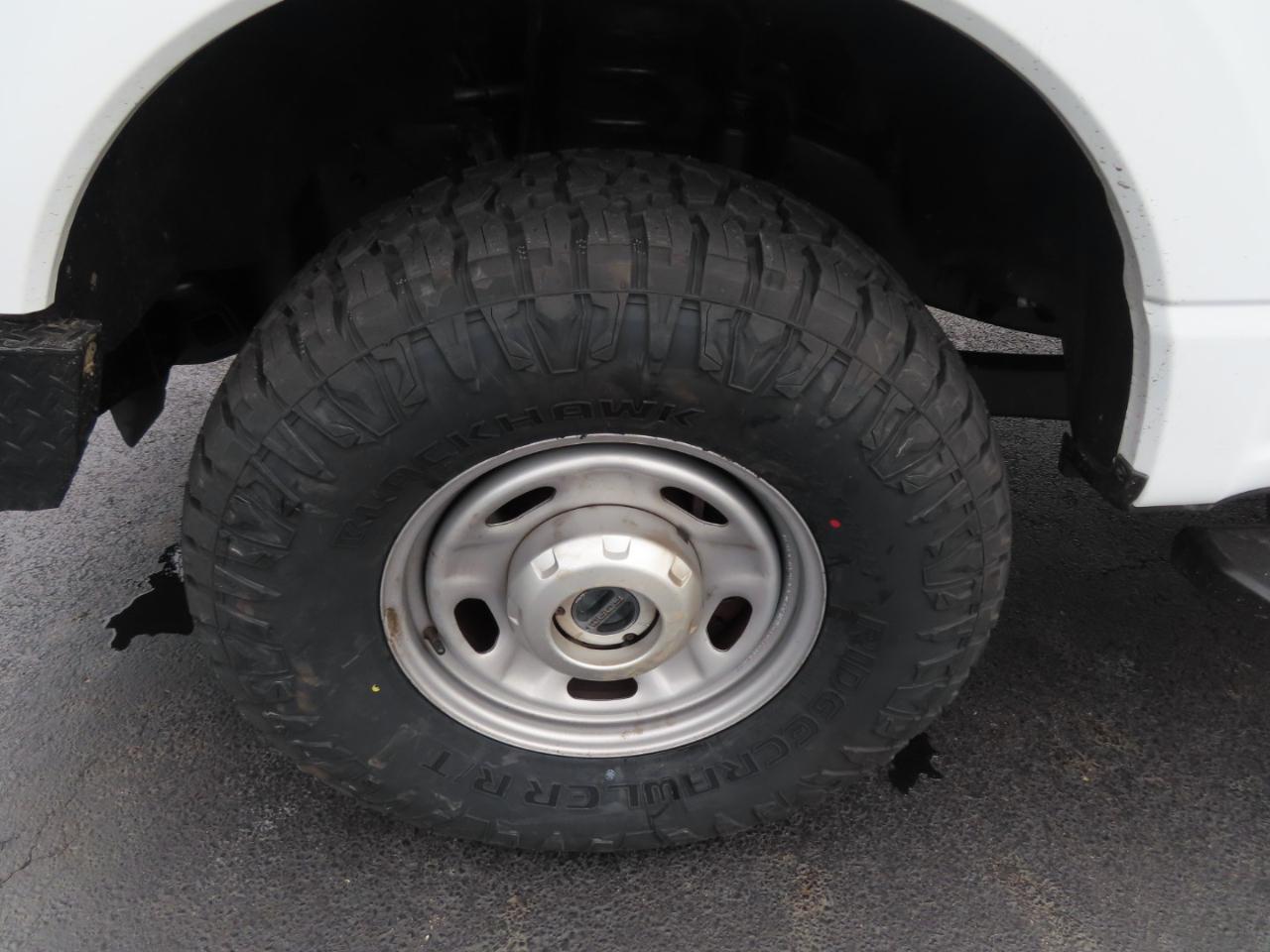 Ford Super Duty F-350 SRW XL 4WD Crew Cab 8' Box 2024