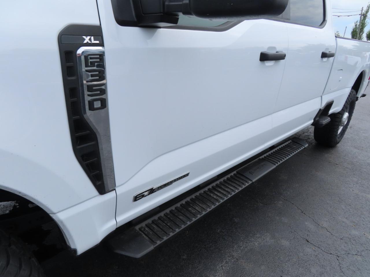 Ford Super Duty F-350 SRW XL 4WD Crew Cab 8' Box 2024