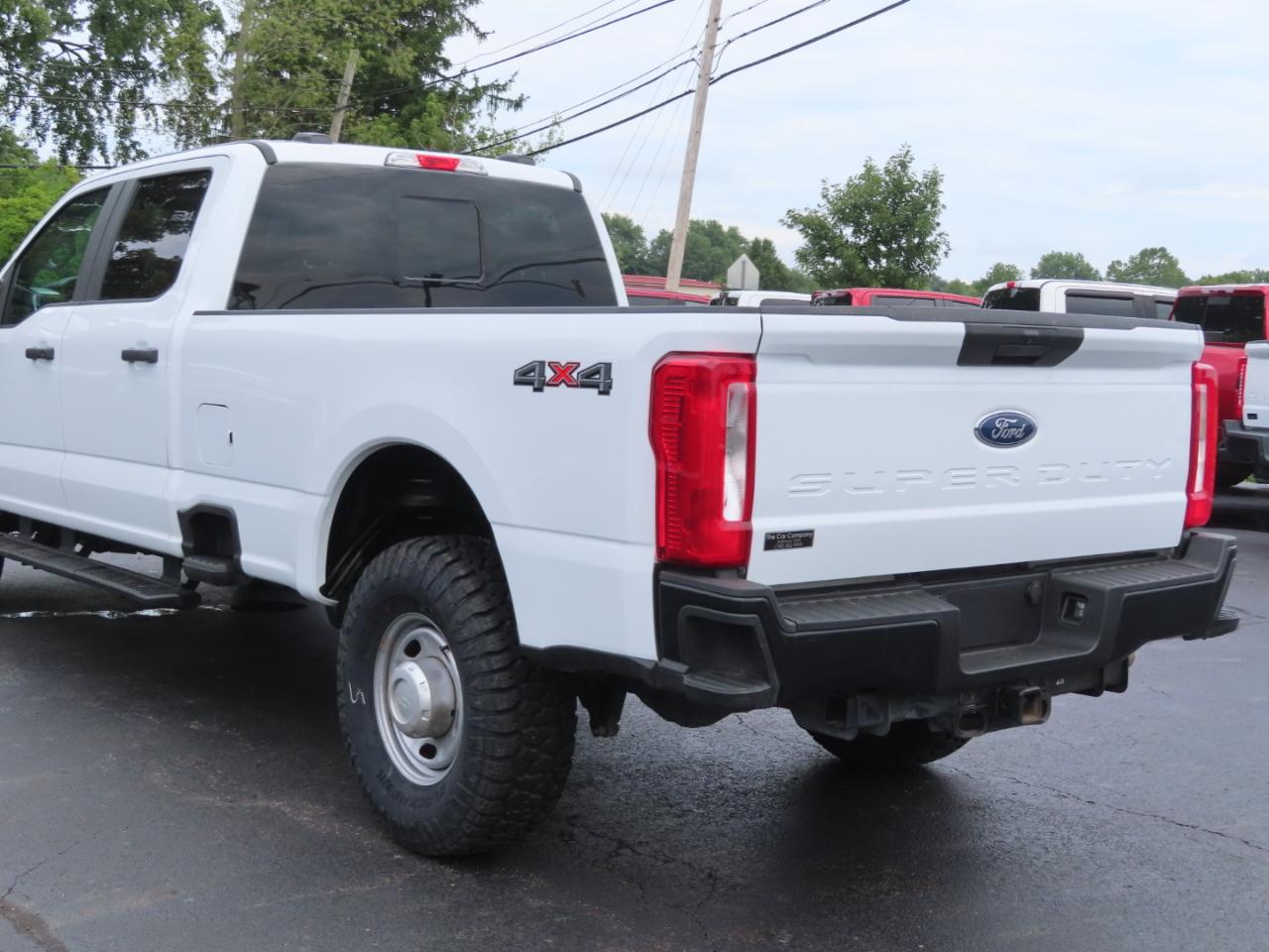 Ford Super Duty F-350 SRW XL 4WD Crew Cab 8' Box 2024