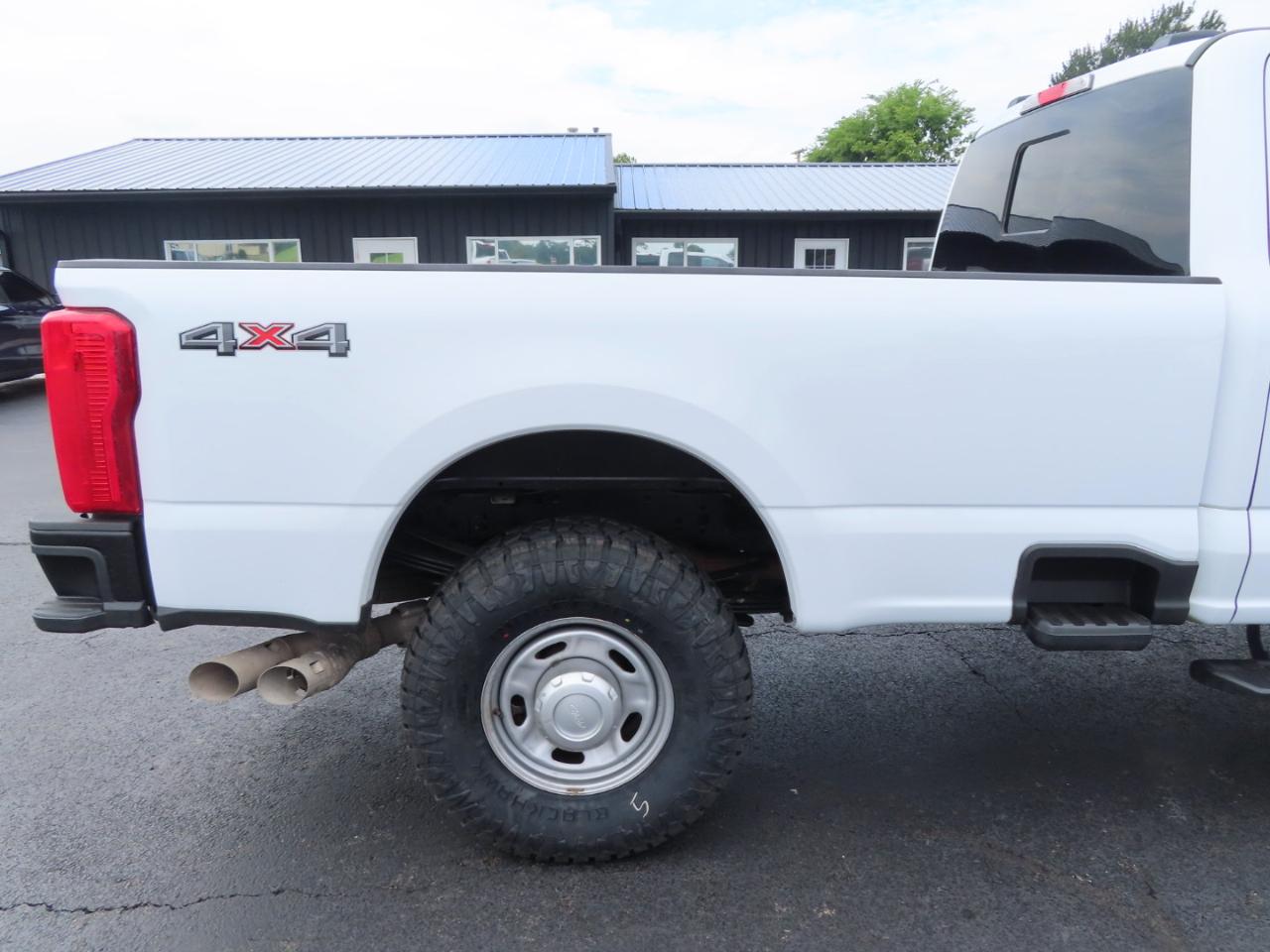 Ford Super Duty F-350 SRW XL 4WD Crew Cab 8' Box 2024