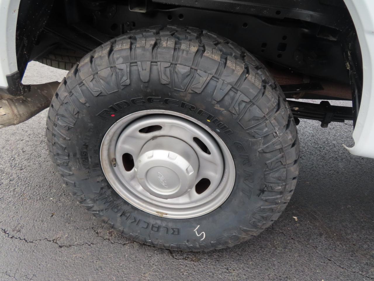 Ford Super Duty F-350 SRW XL 4WD Crew Cab 8' Box 2024
