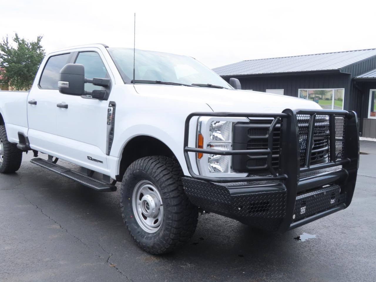 Ford Super Duty F-350 SRW XL 4WD Crew Cab 8' Box 2024