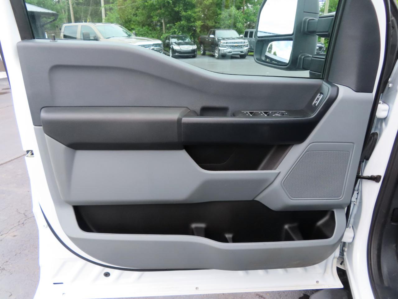 Ford Super Duty F-350 SRW XL 4WD Crew Cab 8' Box 2024