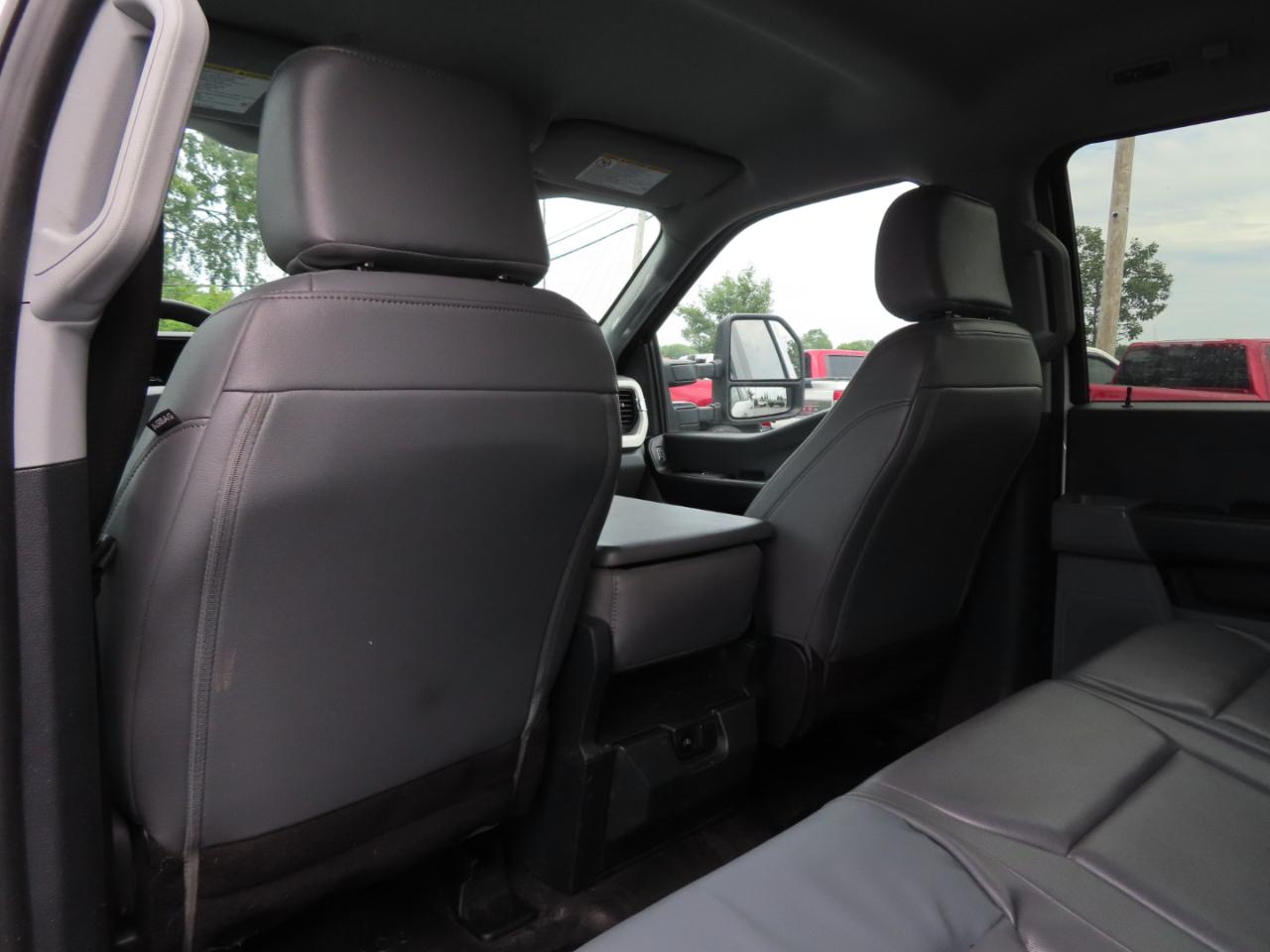 Ford Super Duty F-350 SRW XL 4WD Crew Cab 8' Box 2024