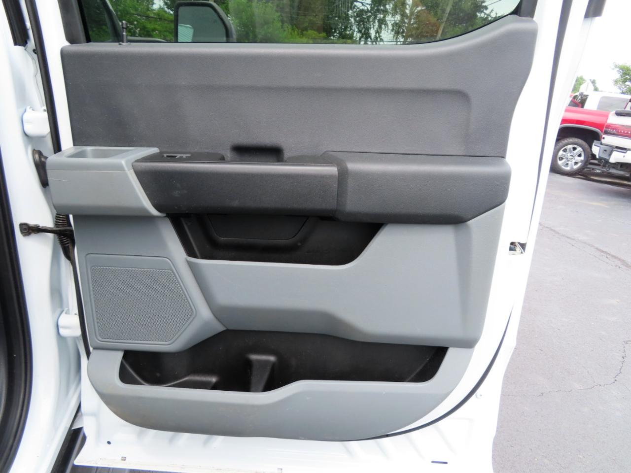 Ford Super Duty F-350 SRW XL 4WD Crew Cab 8' Box 2024
