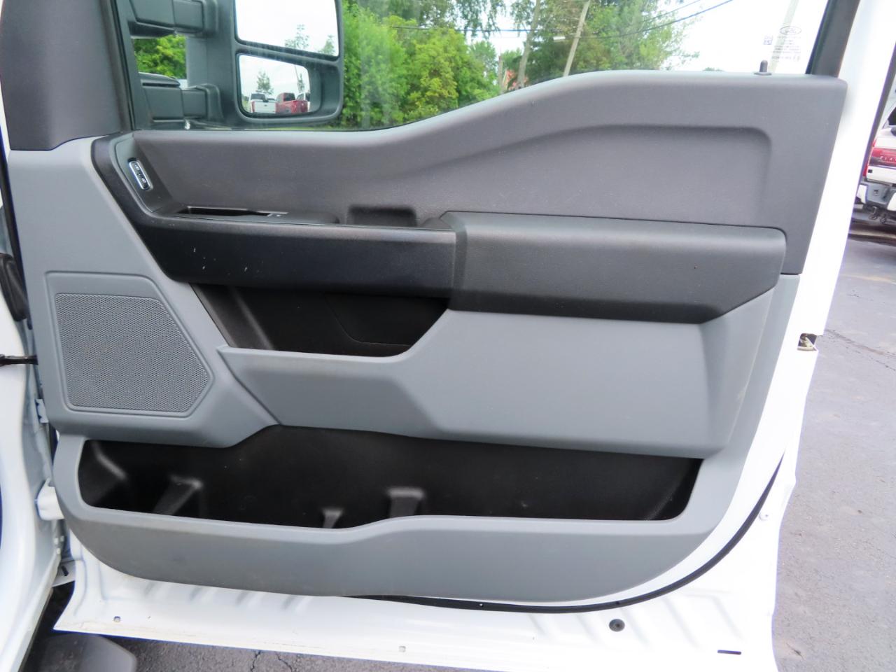 Ford Super Duty F-350 SRW XL 4WD Crew Cab 8' Box 2024
