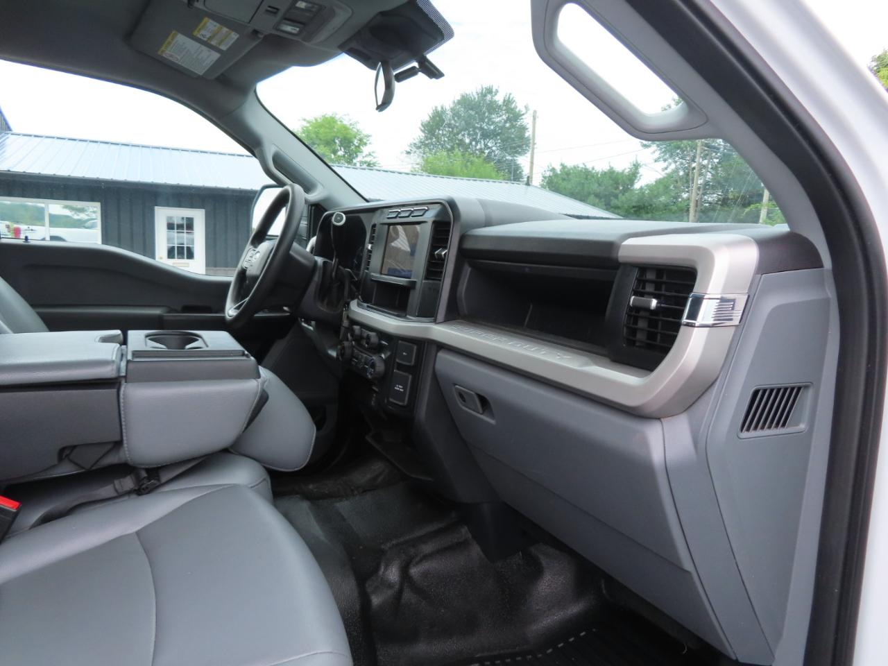 Ford Super Duty F-350 SRW XL 4WD Crew Cab 8' Box 2024