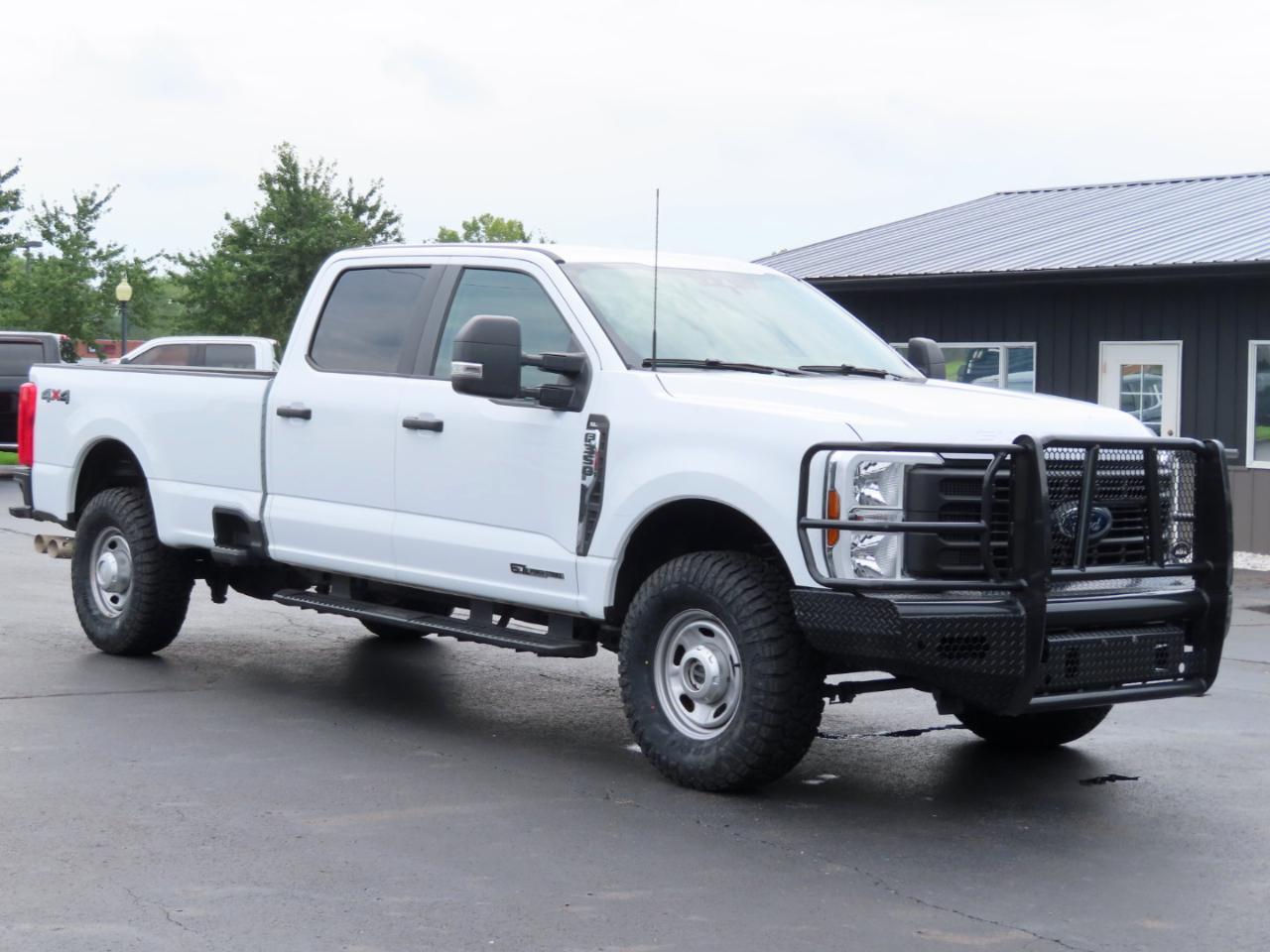 Ford Super Duty F-350 SRW XL 4WD Crew Cab 8' Box 2024