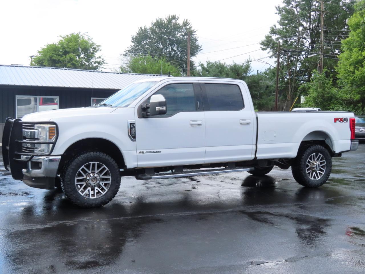 Ford Super Duty F-350 SRW Lariat 4WD Crew Cab 8' Box 2018