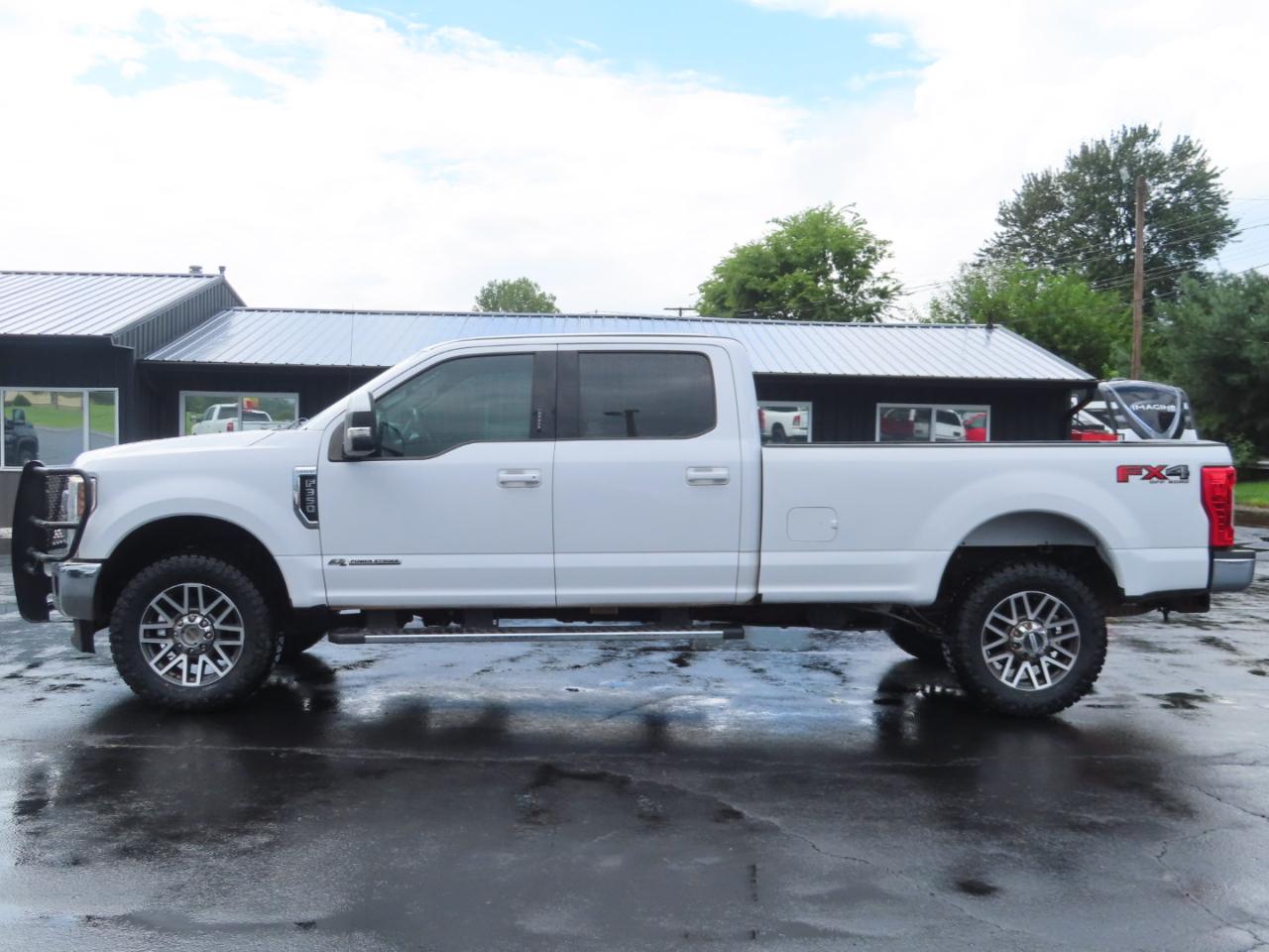 Ford Super Duty F-350 SRW Lariat 4WD Crew Cab 8' Box 2018