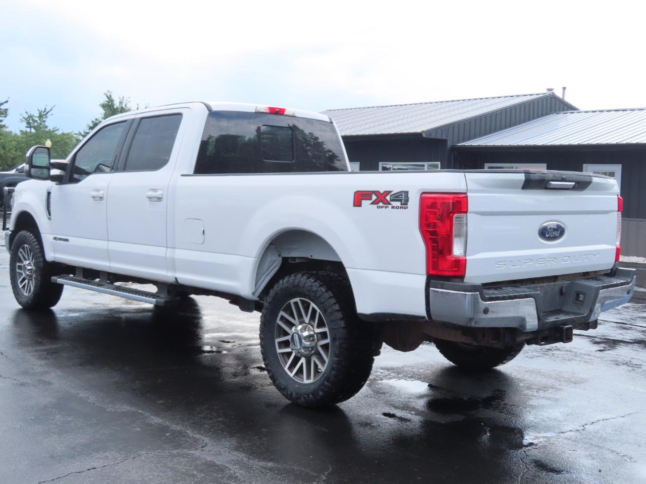 Ford Super Duty F-350 SRW Lariat 4WD Crew Cab 8' Box 2018