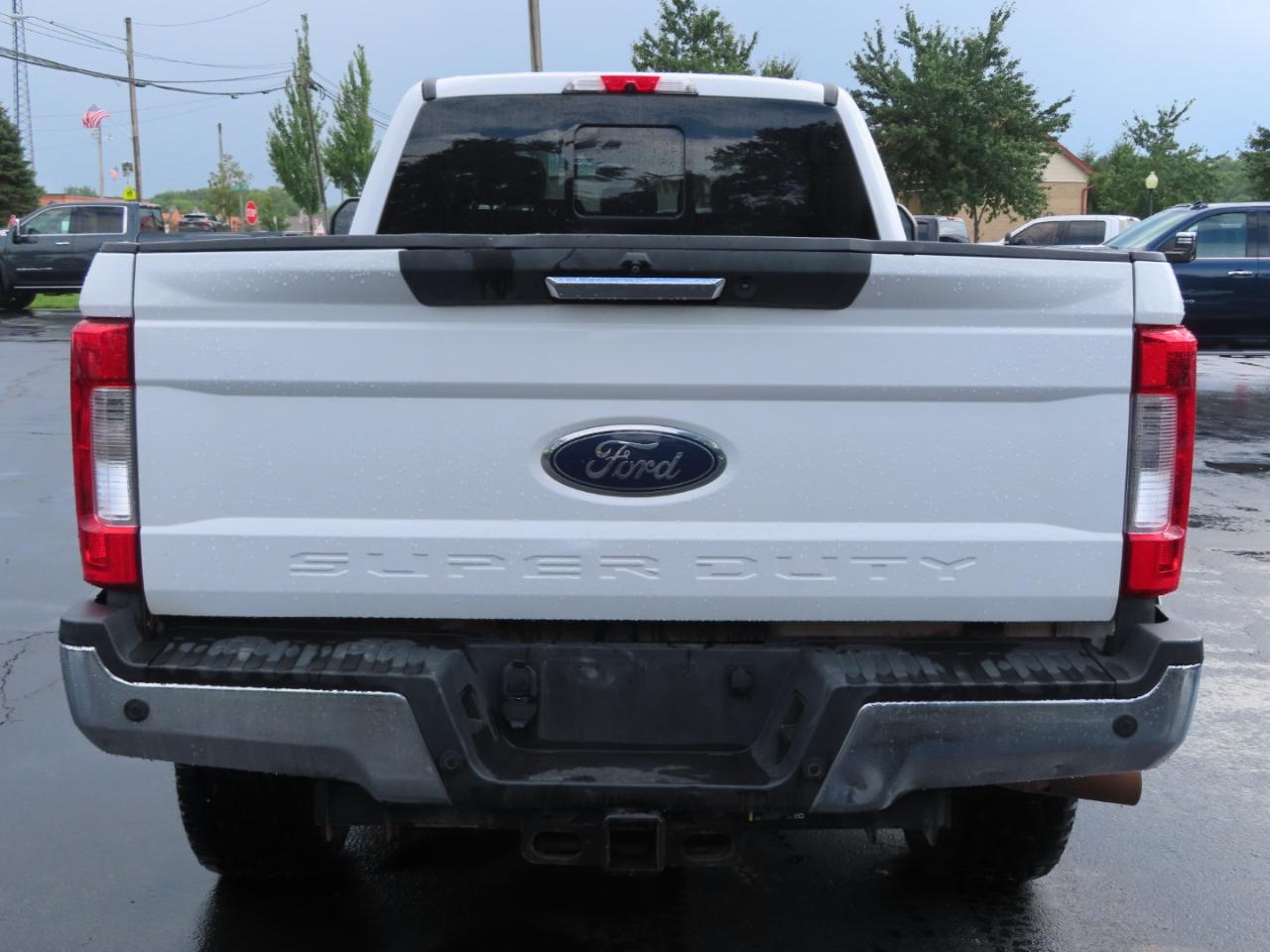 Ford Super Duty F-350 SRW Lariat 4WD Crew Cab 8' Box 2018