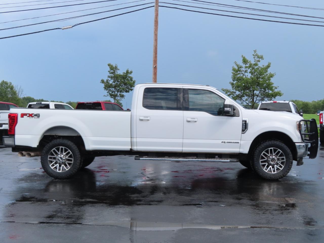 Ford Super Duty F-350 SRW Lariat 4WD Crew Cab 8' Box 2018