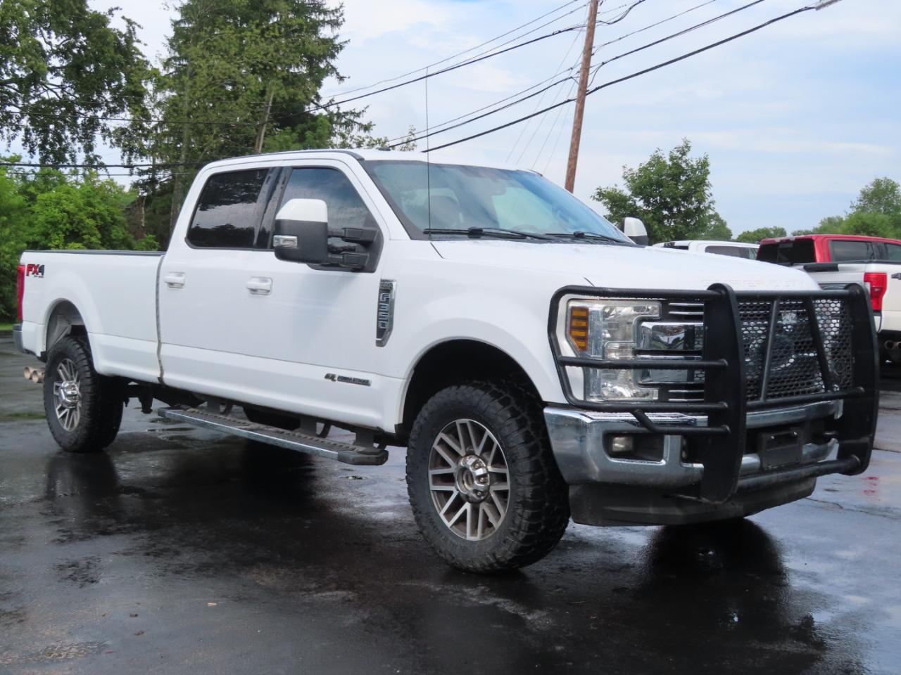 Ford Super Duty F-350 SRW Lariat 4WD Crew Cab 8' Box 2018