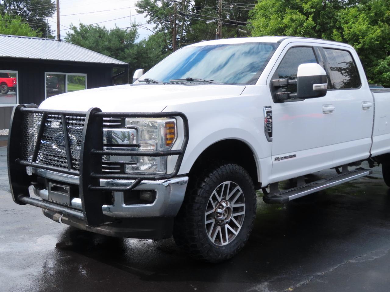 Ford Super Duty F-350 SRW Lariat 4WD Crew Cab 8' Box 2018
