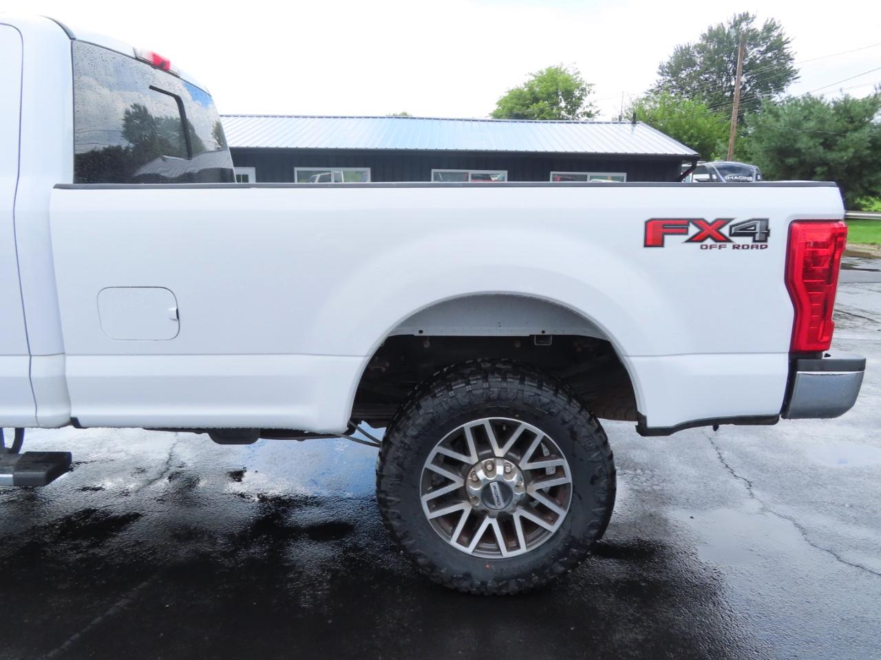 Ford Super Duty F-350 SRW Lariat 4WD Crew Cab 8' Box 2018