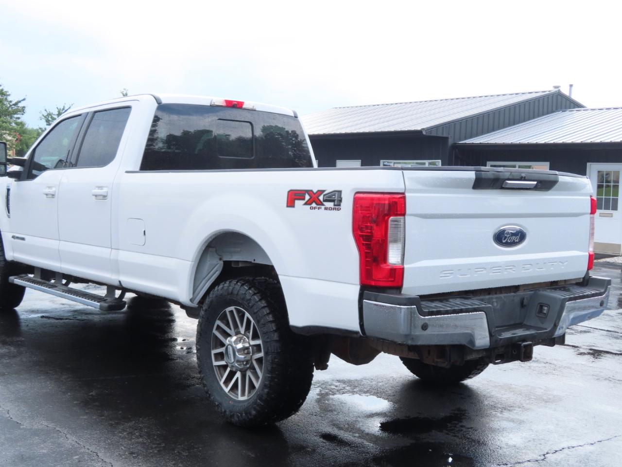 Ford Super Duty F-350 SRW Lariat 4WD Crew Cab 8' Box 2018