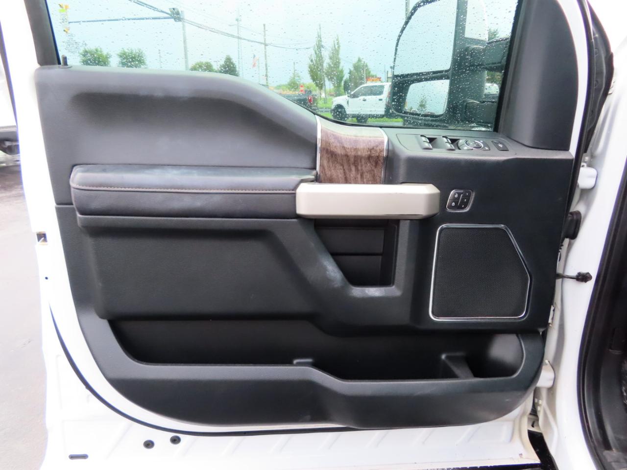 Ford Super Duty F-350 SRW Lariat 4WD Crew Cab 8' Box 2018