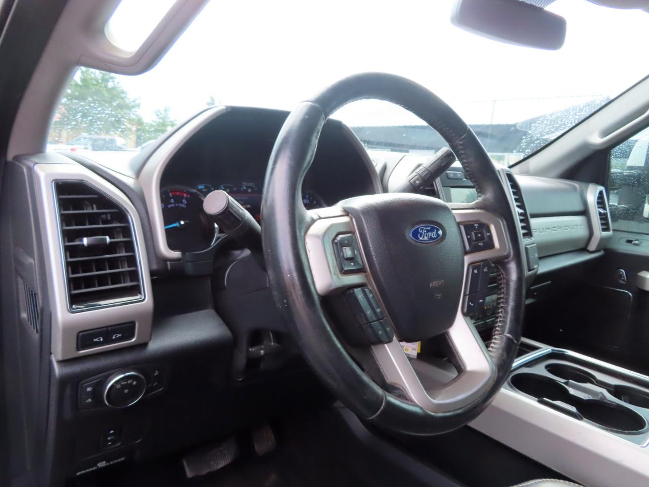 Ford Super Duty F-350 SRW Lariat 4WD Crew Cab 8' Box 2018