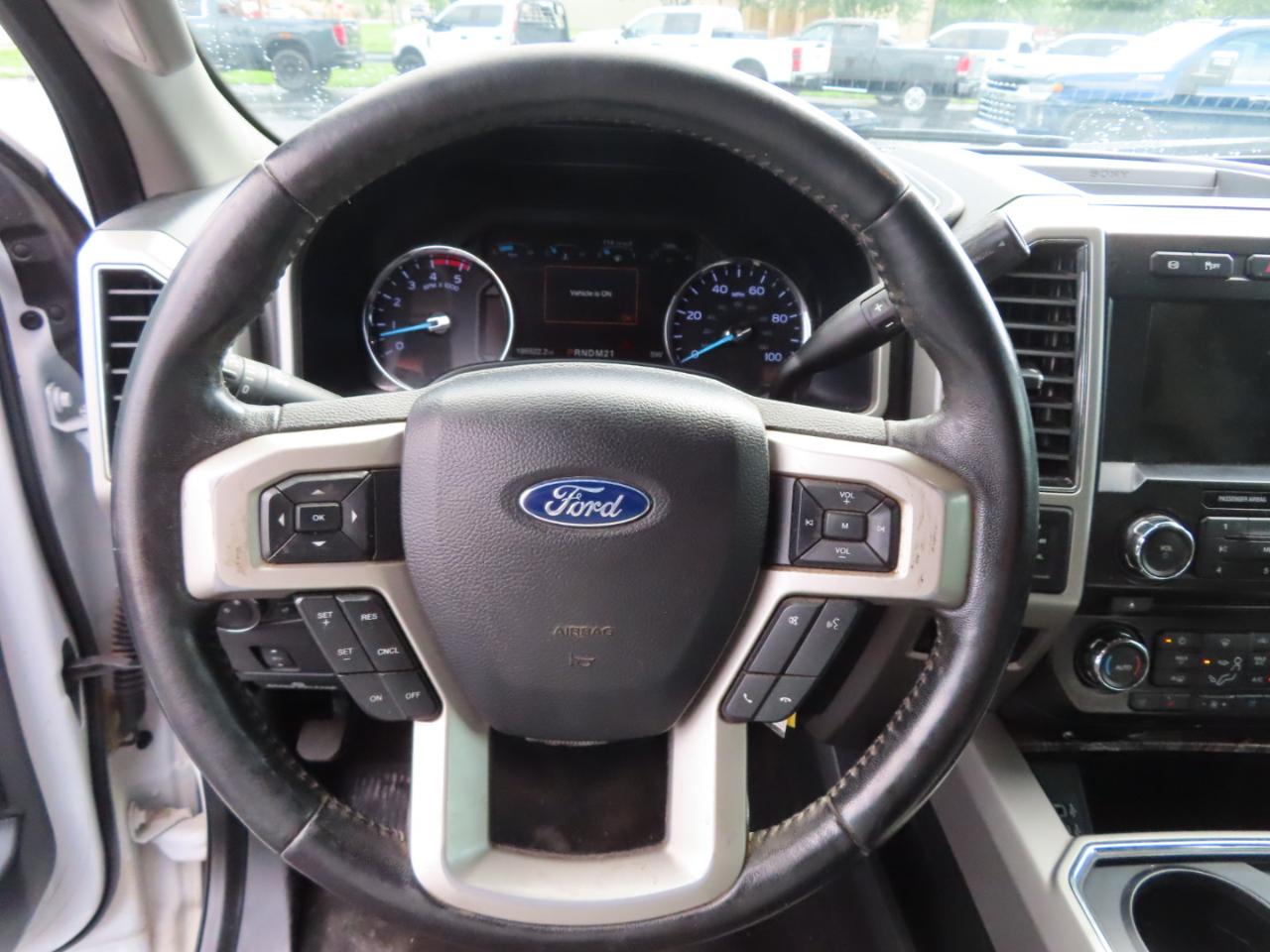 Ford Super Duty F-350 SRW Lariat 4WD Crew Cab 8' Box 2018