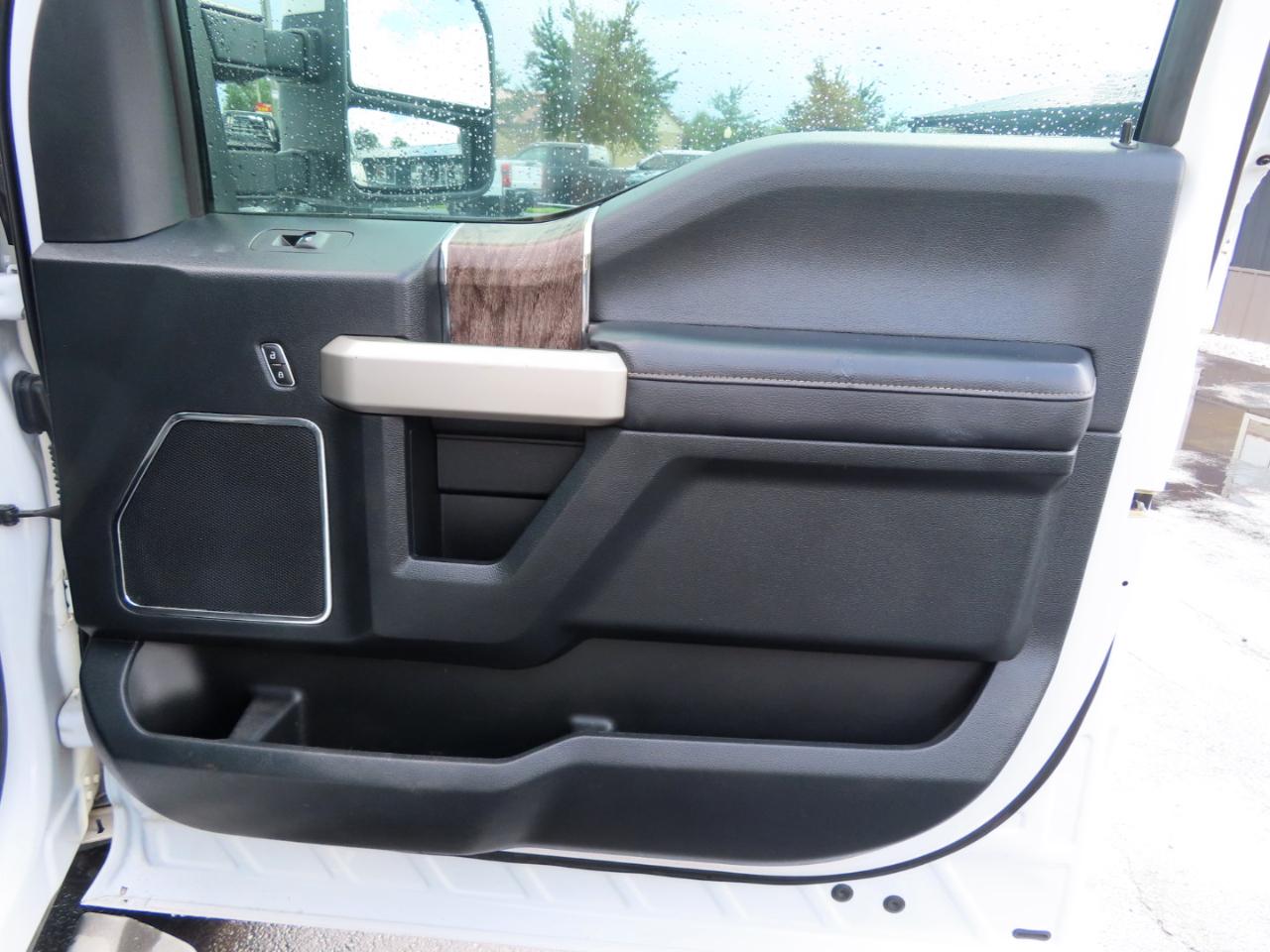 Ford Super Duty F-350 SRW Lariat 4WD Crew Cab 8' Box 2018