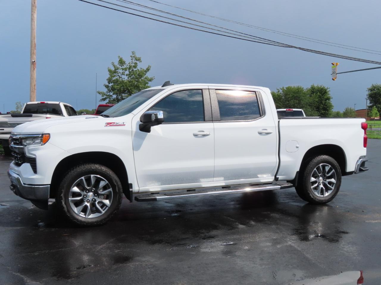 Chevrolet Silverado 1500 4WD Crew Cab 147" LT w/1LT 2025