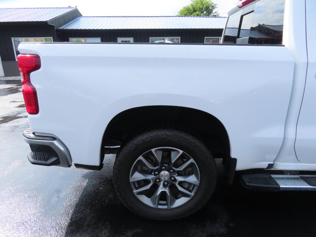 Chevrolet Silverado 1500 4WD Crew Cab 147" LT w/1LT 2025