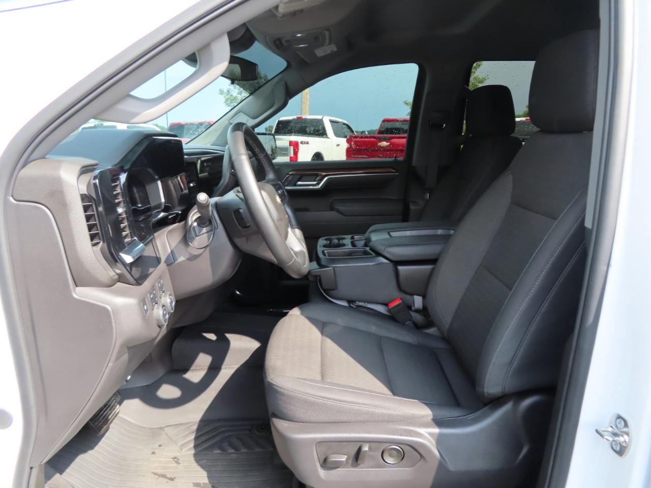 Chevrolet Silverado 1500 4WD Crew Cab 147" LT w/1LT 2025