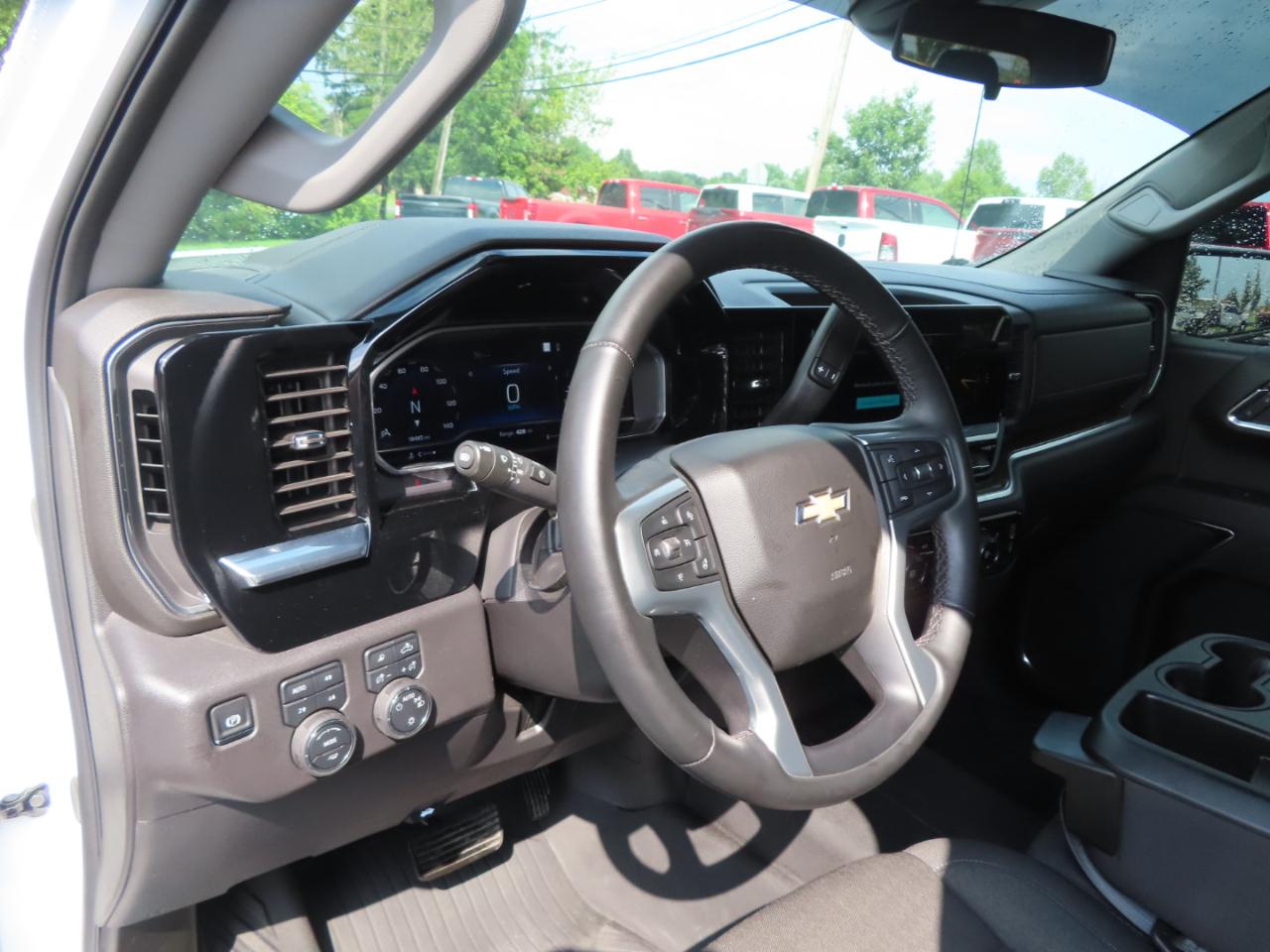 Chevrolet Silverado 1500 4WD Crew Cab 147" LT w/1LT 2025