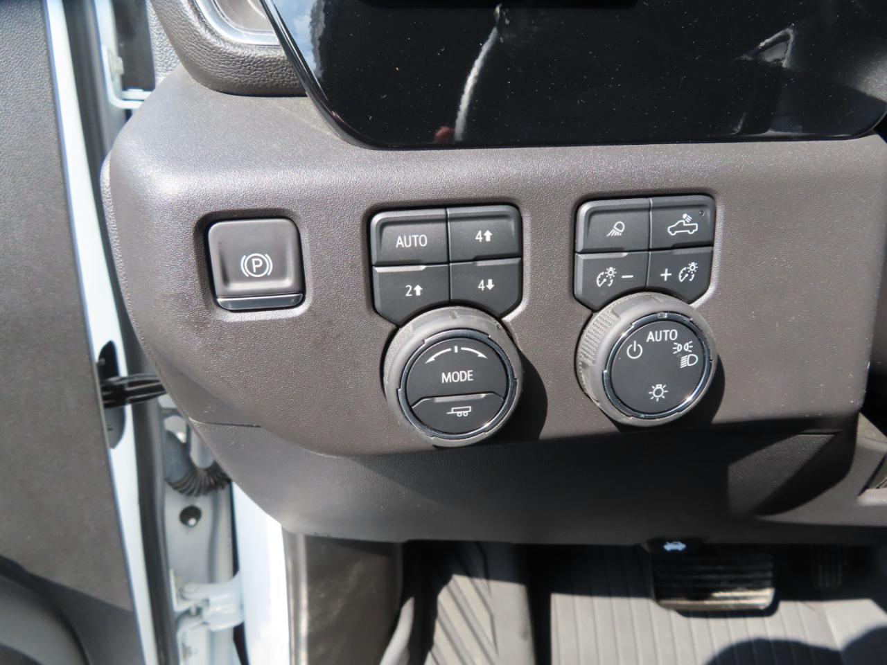 Chevrolet Silverado 1500 4WD Crew Cab 147" LT w/1LT 2025