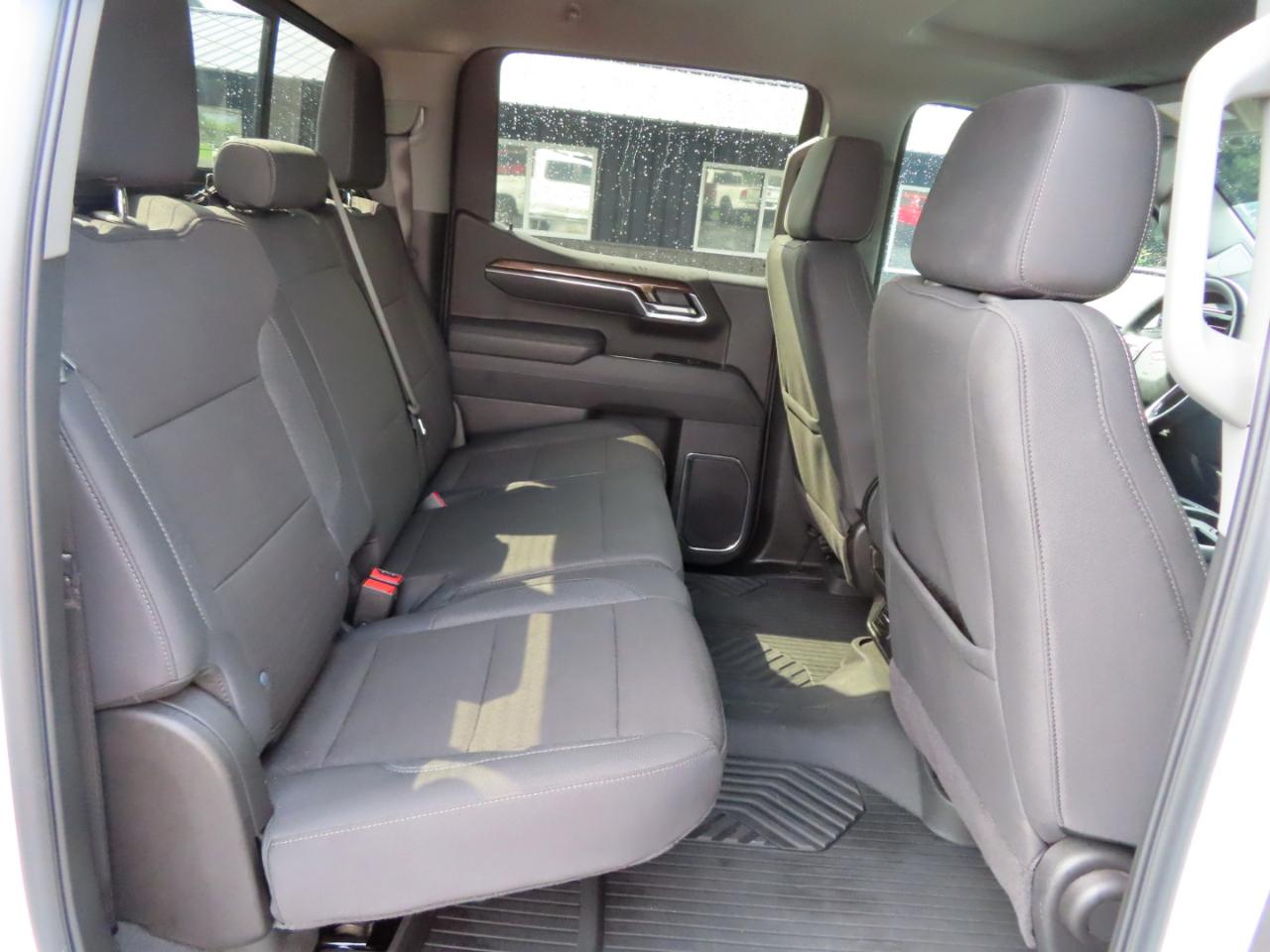 Chevrolet Silverado 1500 4WD Crew Cab 147" LT w/1LT 2025