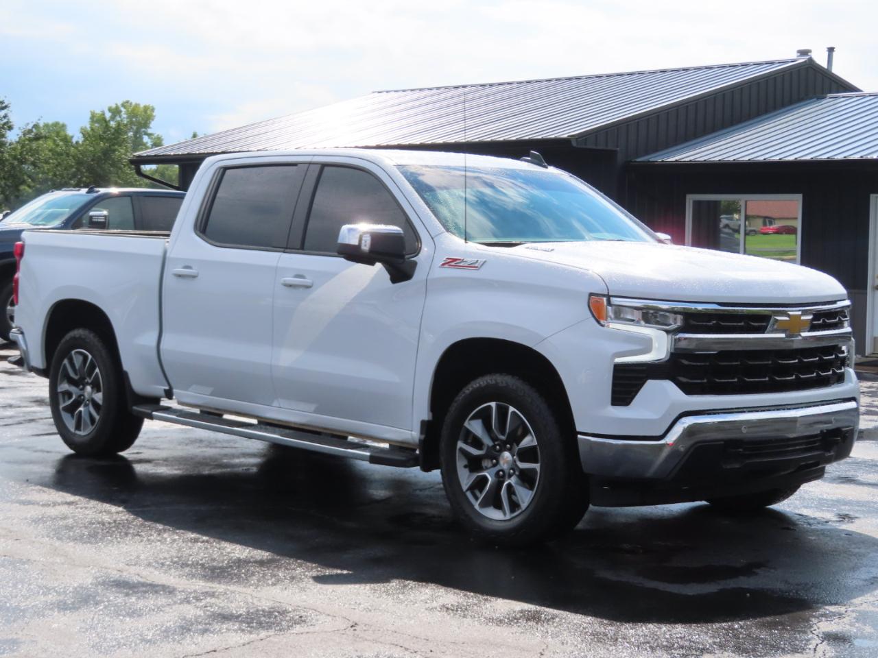 Chevrolet Silverado 1500 4WD Crew Cab 147" LT w/1LT 2025