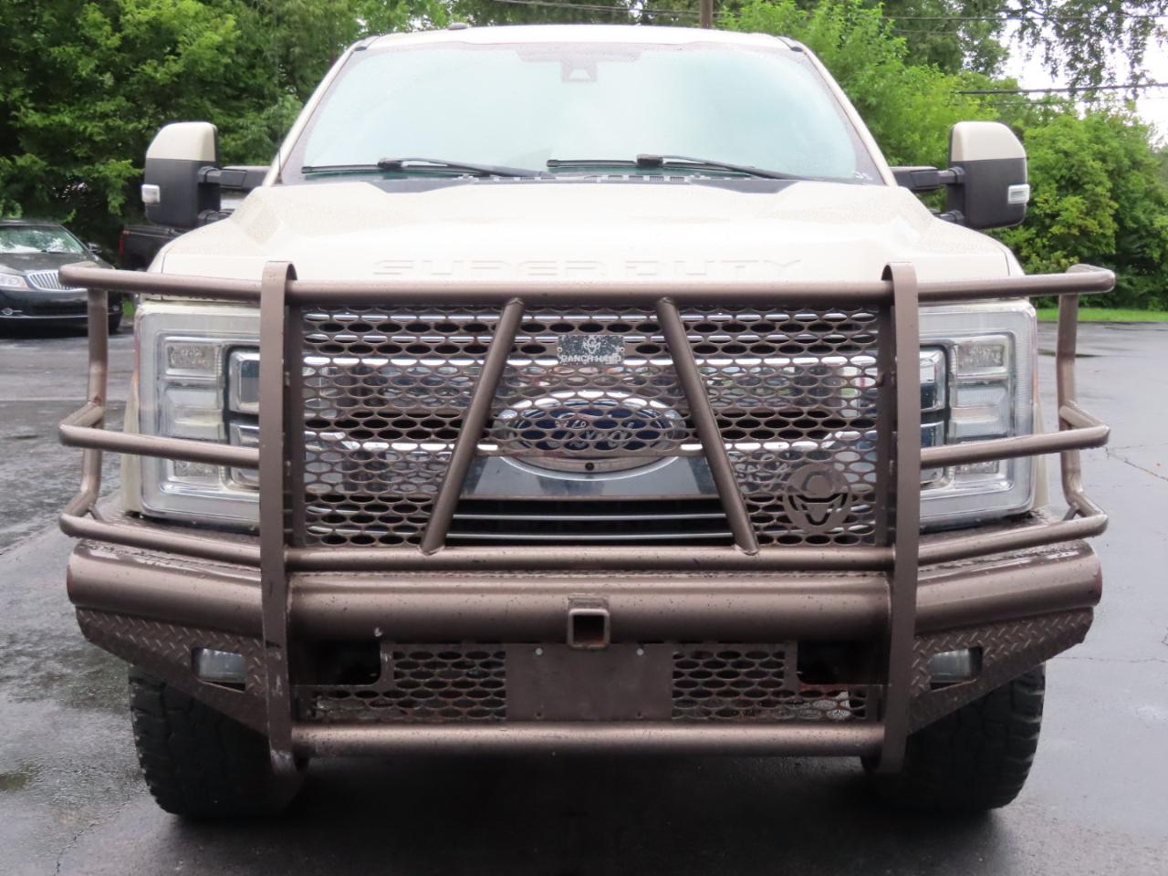 Ford Super Duty F-350 SRW Lariat 4WD Crew Cab 8' Box 2017