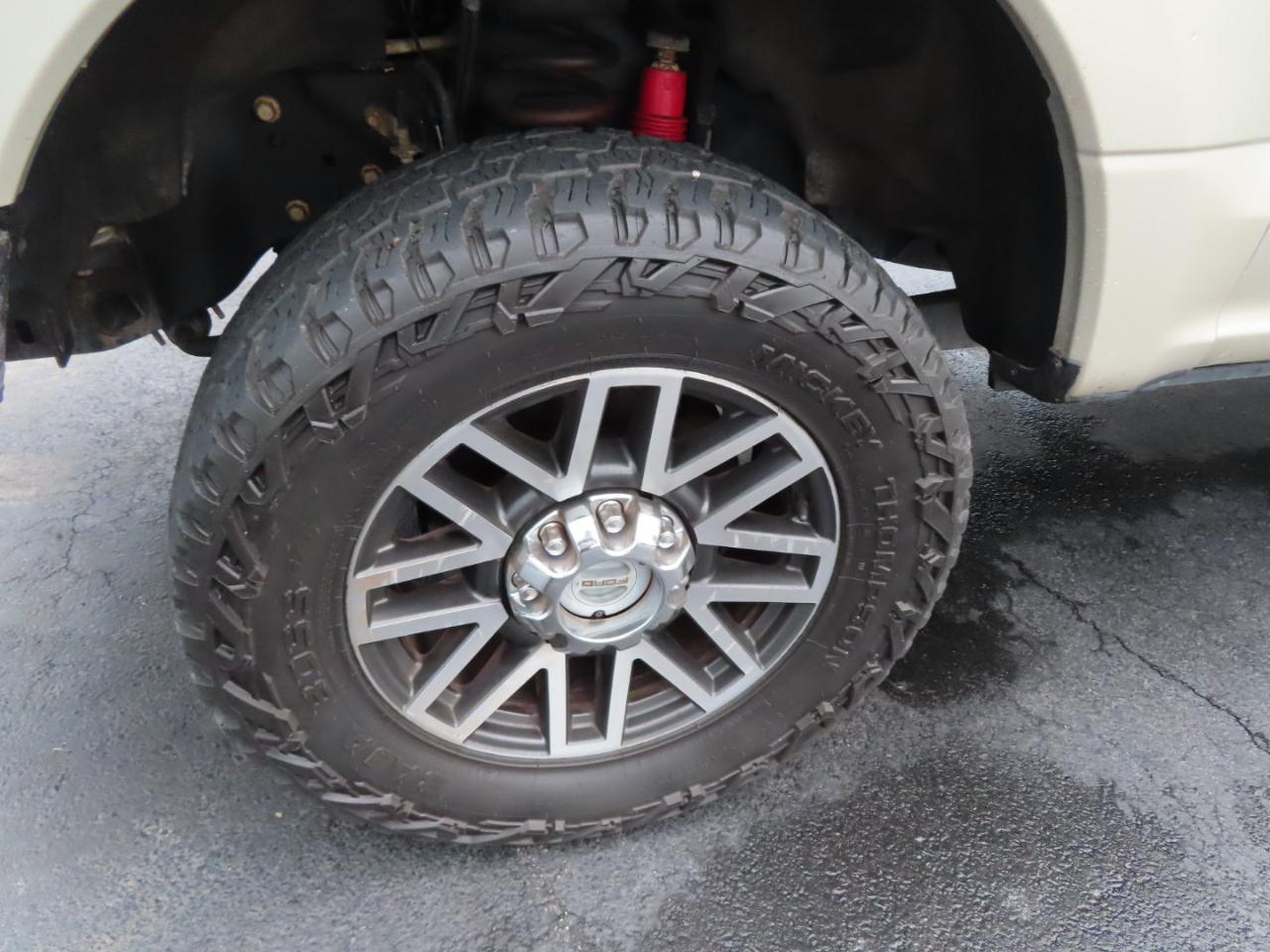 Ford Super Duty F-350 SRW Lariat 4WD Crew Cab 8' Box 2017