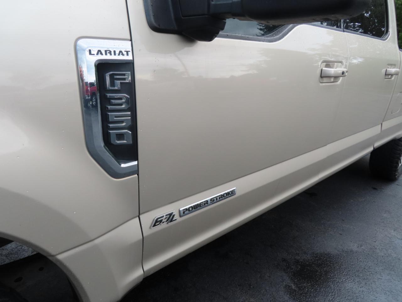 Ford Super Duty F-350 SRW Lariat 4WD Crew Cab 8' Box 2017