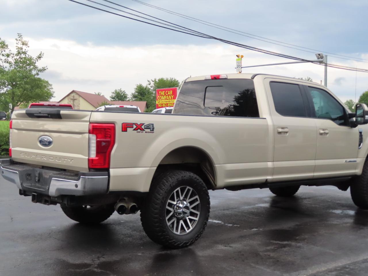 Ford Super Duty F-350 SRW Lariat 4WD Crew Cab 8' Box 2017