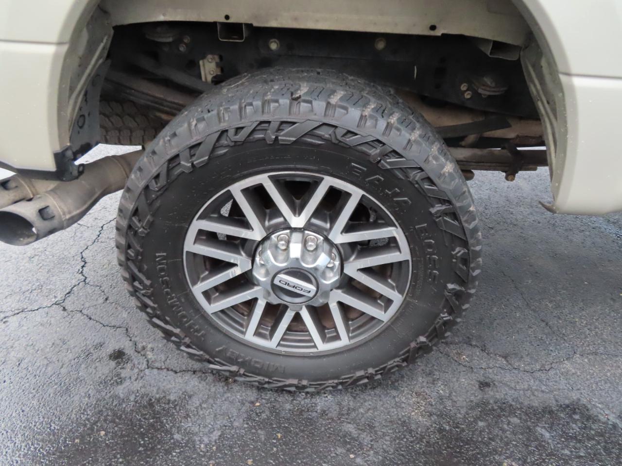Ford Super Duty F-350 SRW Lariat 4WD Crew Cab 8' Box 2017