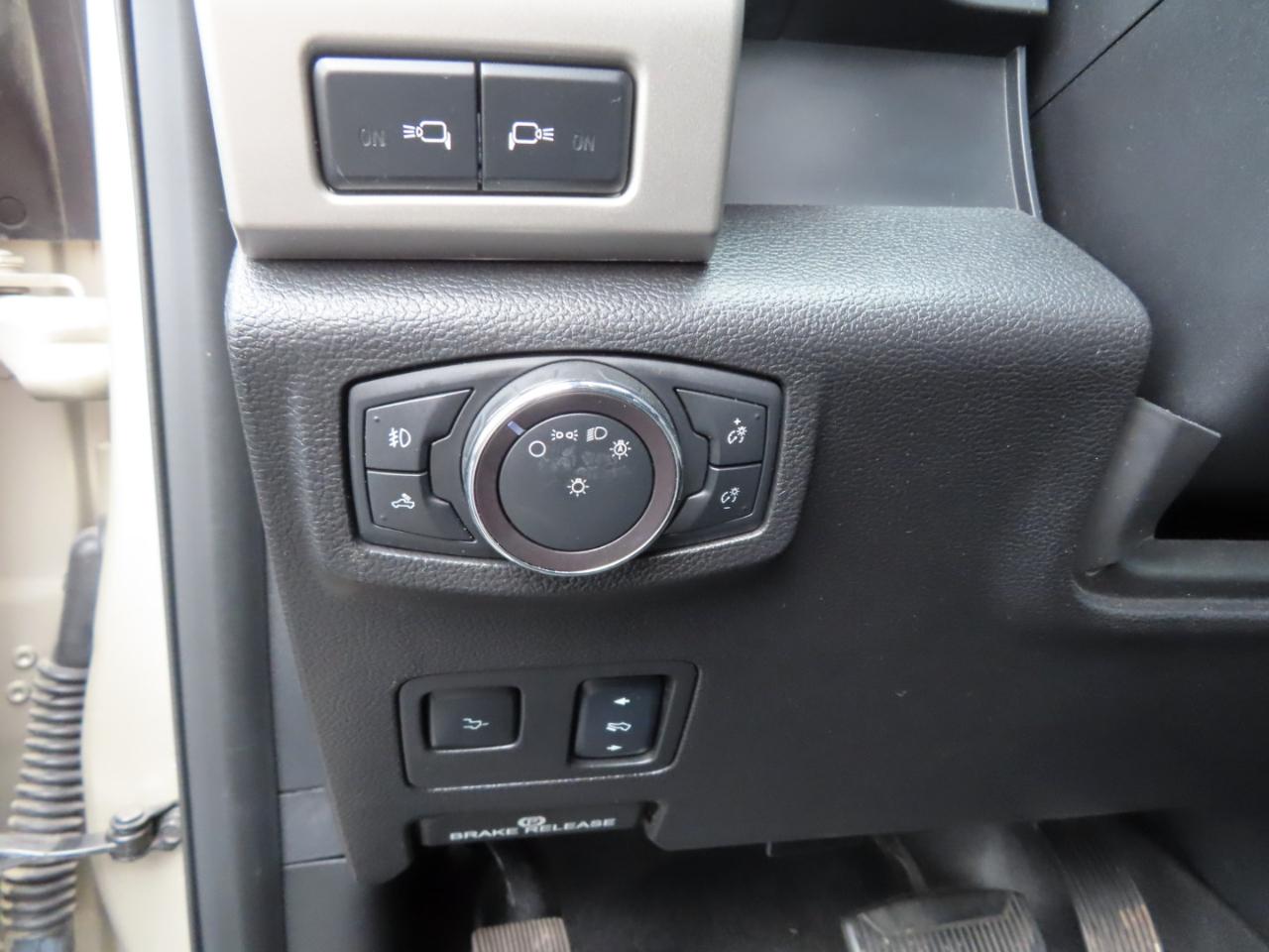 Ford Super Duty F-350 SRW Lariat 4WD Crew Cab 8' Box 2017